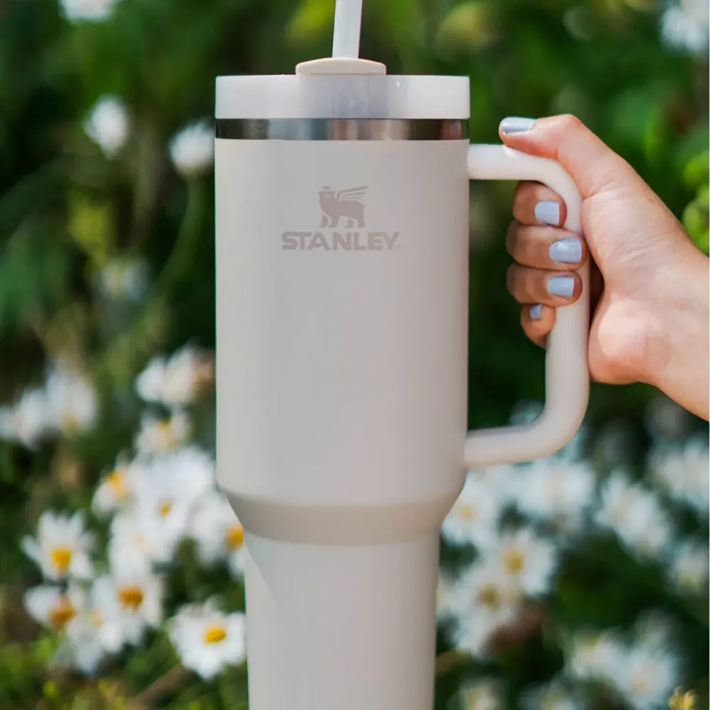 Stanley Quencher 1.18 L Krem Pipetli Termos Bardak Stanley Quencher 1.18 L Krem Pipetli Termos Bardak