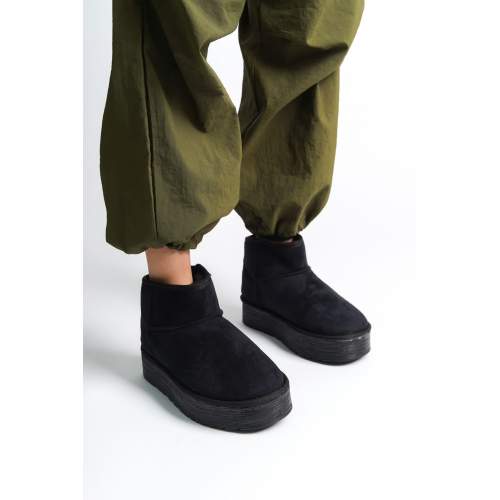 Lisinya948 Bağcıksız Düz ve Kalın Taban İçi Kürklü Kısa Süet Kadın Bot ST Siyah Lisinya948 Bağcıksız Düz ve Kalın Taban İçi Kürklü Kısa Süet Kadın Bot ST Siyah